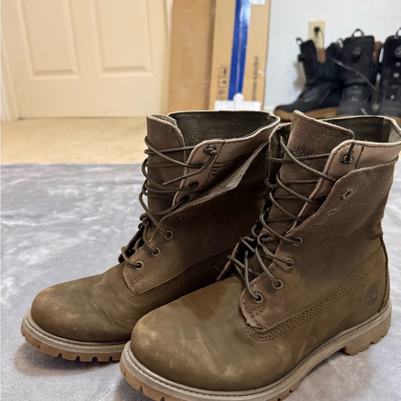 Women’s Timberlands - Picture 1 of 2